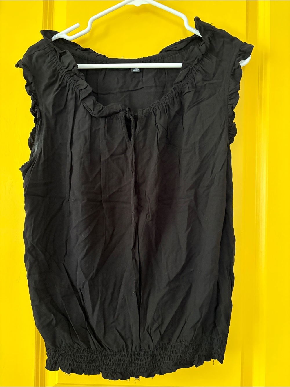 A.N.A Size L Black Ruffled Sleeveless Top - Women's